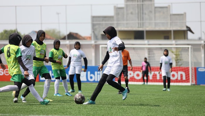 112 Pesepakbola Putri Belia Unjuk Kebolehan di Soccer Challenge!