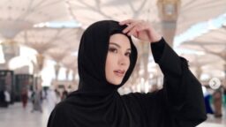 Cantiknya Alyssa Daguise Pakai Hijab Meleyot saat Umrah, Maia Estianty Berikan Komentar!