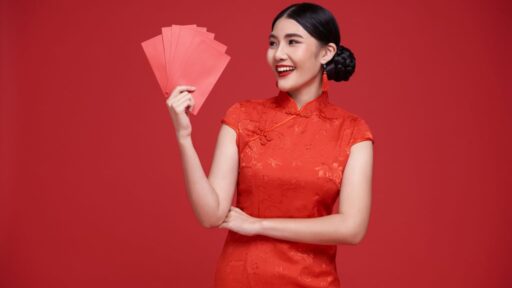 Dapat Angpao Imlek, Pilih Bayar Utang Pinjol atau Investasi?