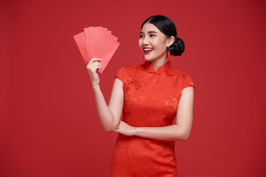 Dapat Angpao Imlek, Pilih Bayar Utang Pinjol atau Investasi?