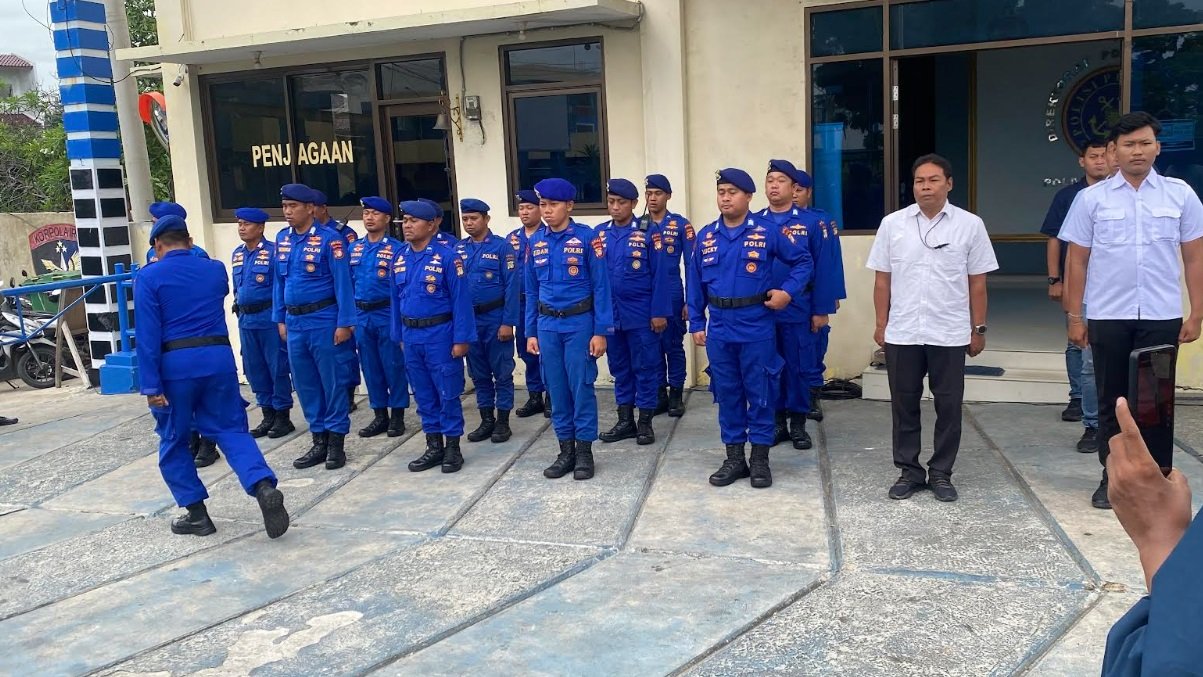 Ditpolairud Polda Metro Jaya Bongkar Pagar Laut Tangerang