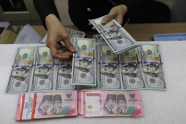 Duh! Rupiah Diprediksi Anjlok ke Rp16.800 per Dolar AS di 2025