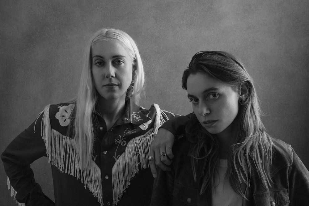 Duo Musisi Country Julien Baker dan Torres Hadirkan Single 'Sugar in the Tank'