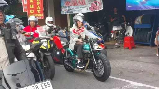 Libur Panjang, Jokowi Sunmori Seru Bareng Legend Rider di Solo