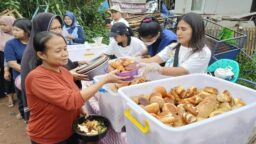 MNC Peduli dan Park Hyatt Jakarta Bagikan Makanan Gratis di Bogor