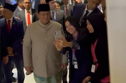 Mahasiswi WNI di India Tunggu Prabowo, Akhirnya Swafoto!