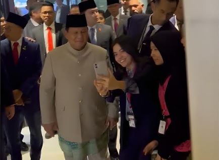 Mahasiswi WNI di India Tunggu Prabowo, Akhirnya Swafoto!