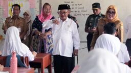 Mendikdasmen Abdul Mu'ti: Menteri Paling Populer di Medsos!