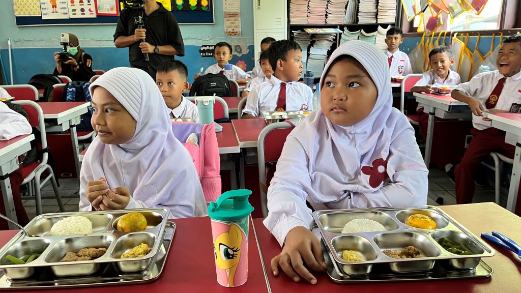 Mitra Pakai Dana Pribadi: Fakta Menarik Program Makan Gratis!