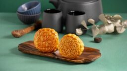 Moon Cake Imlek Halal atau Tidak? Simak Tips Sebelum Beli!