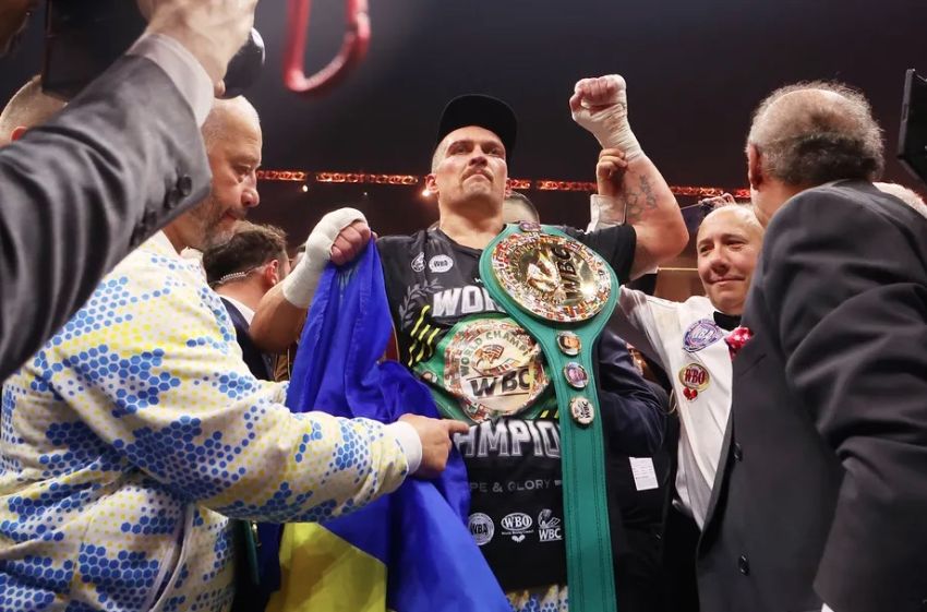 “Oleksandr Usyk Gantung Sarung Tinju, Siapa Juara Kelas Berat Selanjutnya?”