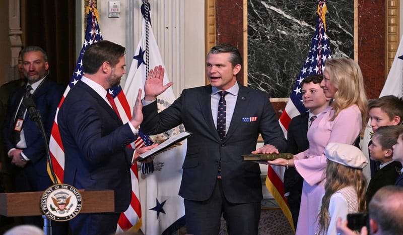 Pete Hegseth Resmi Dilantik Sebagai Menteri Pertahanan AS!