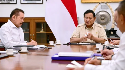 Presiden Prabowo Pangkas APBN dan APBD Rp 306,69 Triliun: Efisiensi Diterapkan!