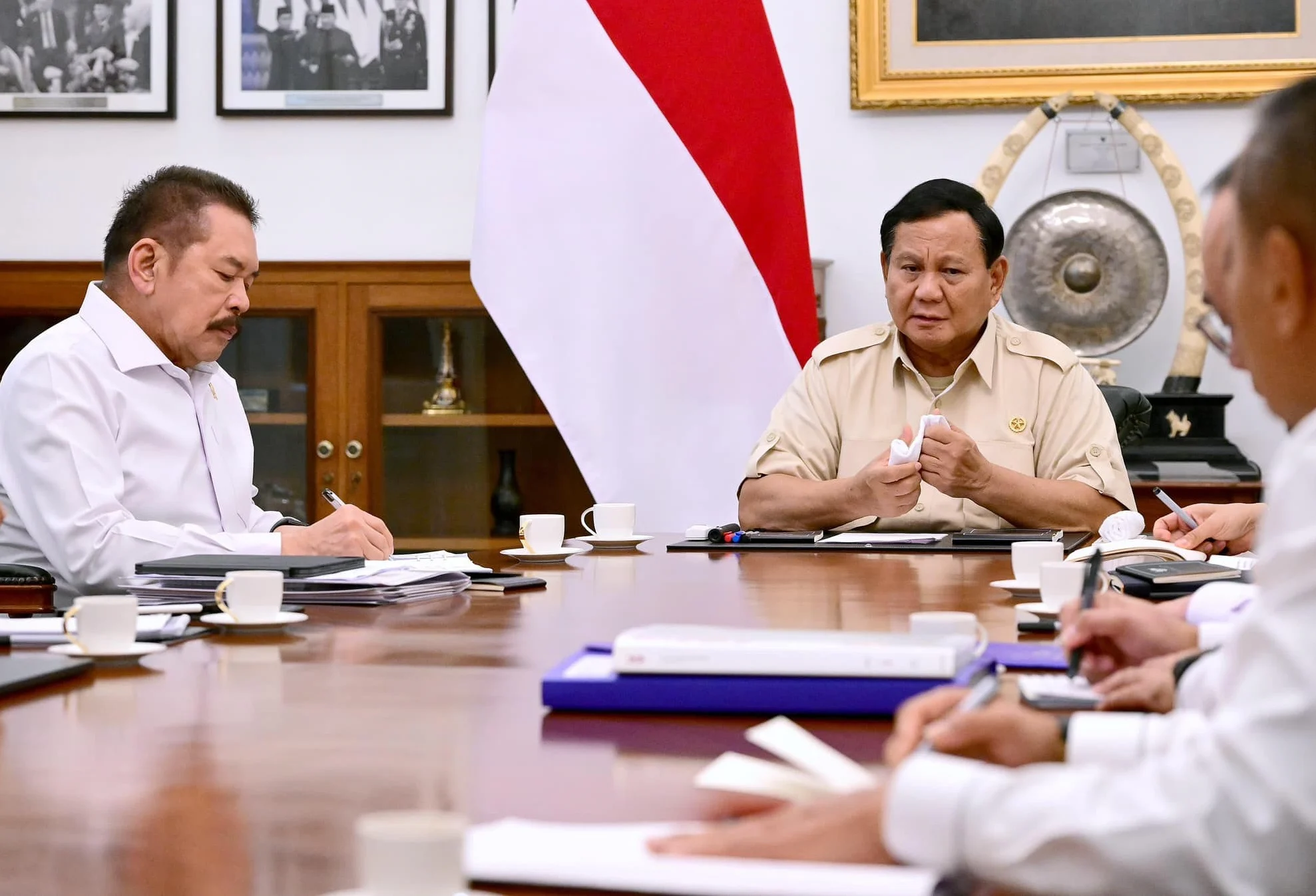 Presiden Prabowo Pangkas APBN dan APBD Rp 306,69 Triliun: Efisiensi Diterapkan!