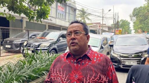 Rano Karno Hadiri Ultah Megawati, Cuma Potong Tumpeng Sederhana!