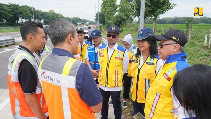 Wamen PU Tanggapi Tol Cipali Berlubang Penyebab Ban Pecah