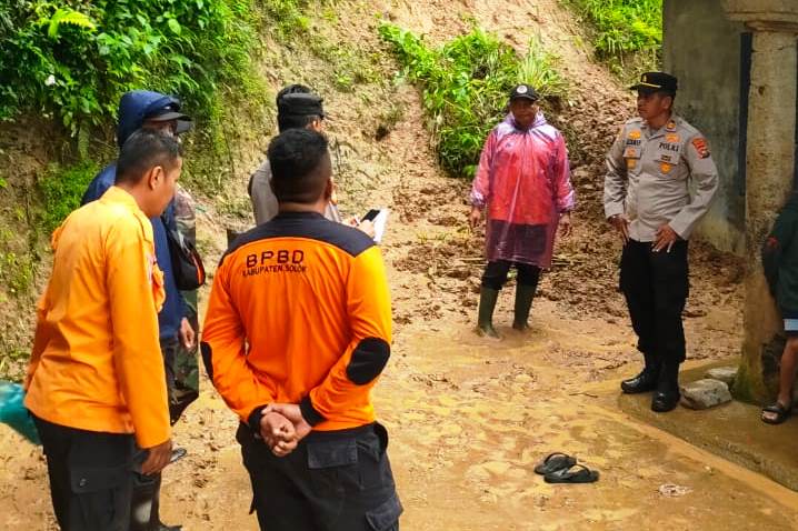 Banjir dan Longsor Guncang Sejumlah Kawasan di Solok: Korban & Kerusakan