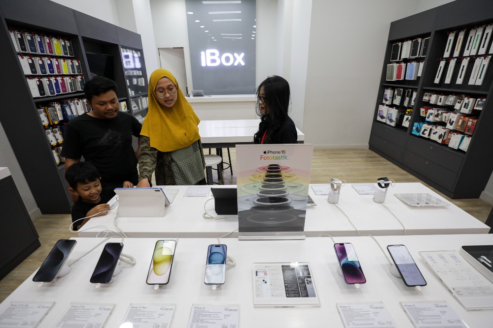 Daftar 21 HP Terlaris: iPhone & Samsung Sungkem pada Brand Ini!