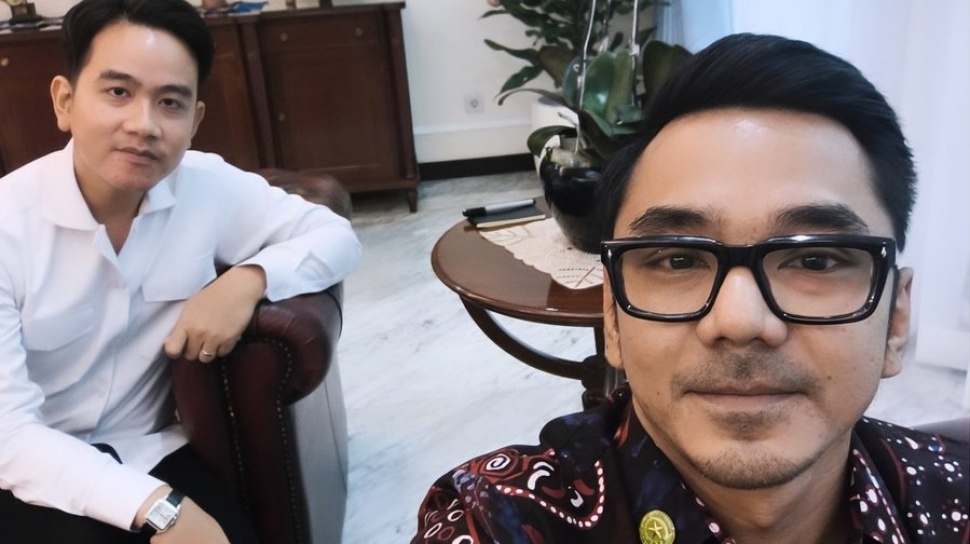 Dedek Prayudi Pamer Selfie Bareng Gibran, Cuitan Sindir Prabowo Viral!