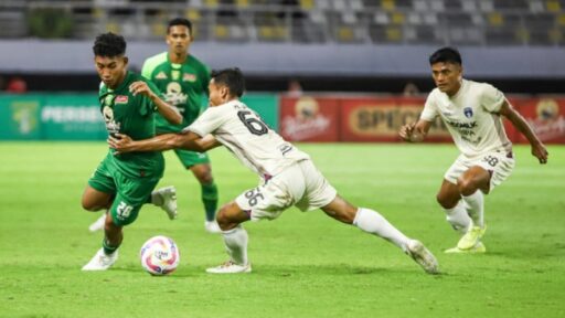 Drama Seru di Gelora Bung Tomo: Persebaya dan Persita Seri 1-1!