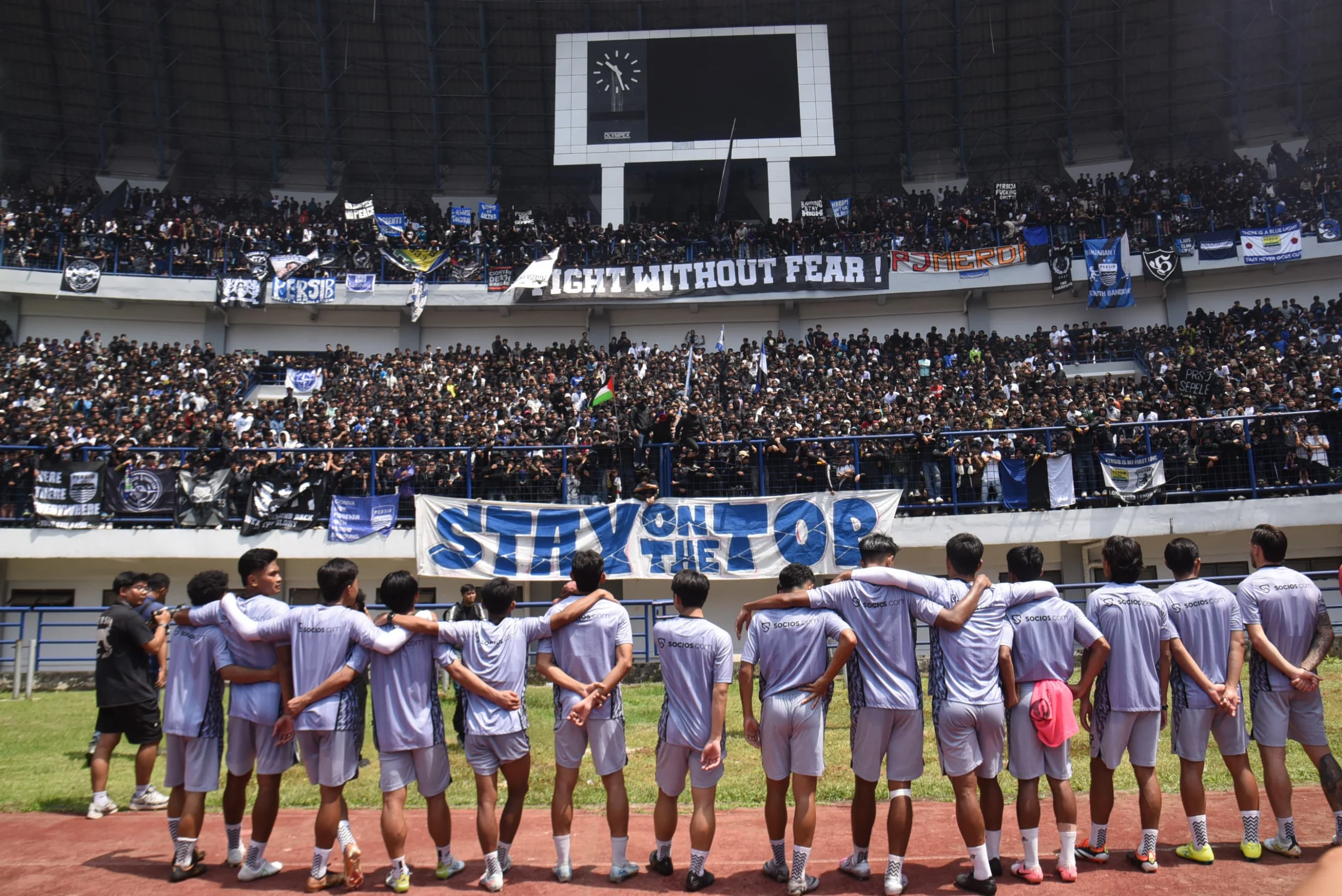 Hadir dalam Sesi Latihan, Ribuan Bobotoh Sambut Laga Penuh Semangat!