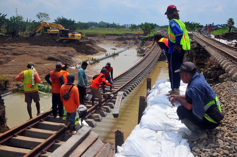 Jalur KA Grobogan Terdampak Banjir Ditargetkan Pulih 5 Februari