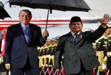 Keakraban Prabowo-Erdogan: Berbagi Payung dan Semobil Menuju Hotel