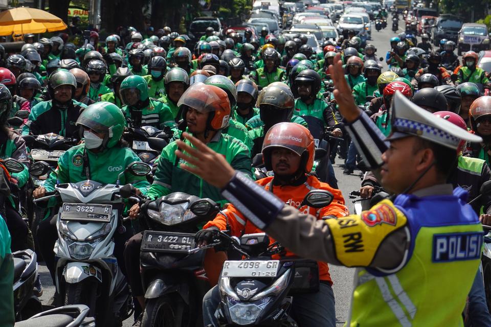 Kemenaker Kaji Aturan THR untuk Driver Ojol, Status Kemitraan Terkait