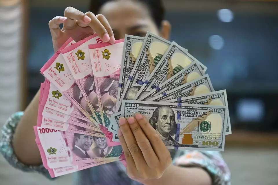 Nilai Tukar Rupiah Hari Ini: Masih Merah, Apa Penyebabnya?