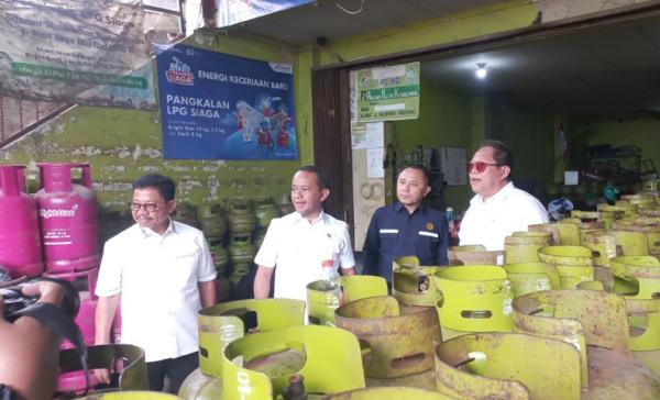 Pengecer Gas Elpiji 3 Kg Jadi Sub Pangkalan, Bahlil: IT Gratis!