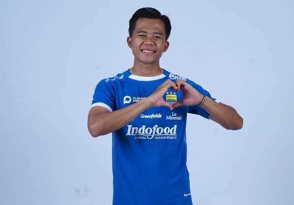 Persebaya vs Persib: Edo Febriansah Yakin Keluarkan Pangeran Biru!