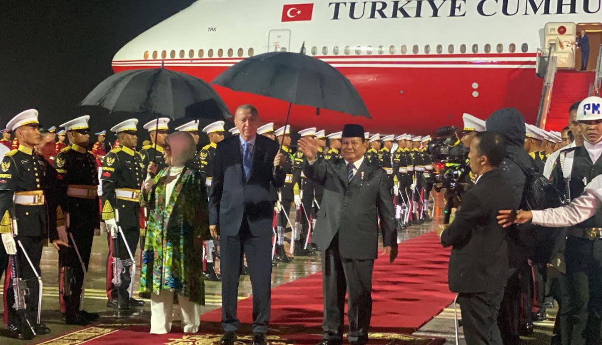 Prabowo Sambut Erdogan di Bandara Halim, Tunjukkan Kedekatan