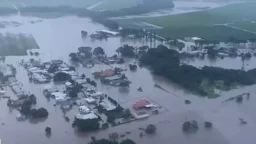 Ribuan Warga Mengungsi Akibat Banjir Bandang di Queensland!