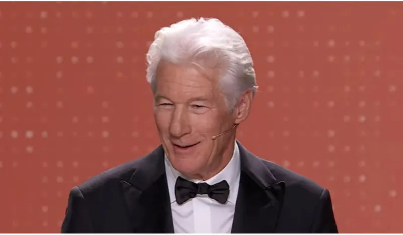 Richard Gere Sebut Donald Trump Sebagai Pengganggu dan Penjahat