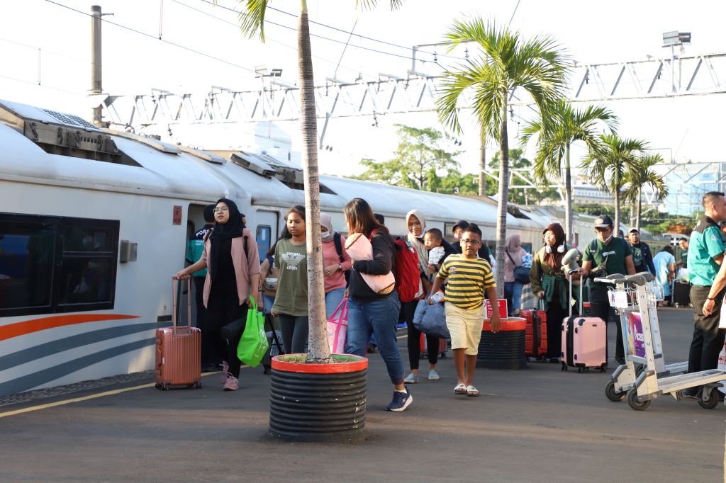 Siap-siap! Tiket Kereta Api Tambahan Lebaran 2025 Segera Tersedia!