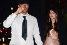 Terungkap! Segini Gaji Dakota Johnson, Mandi Romantis di India