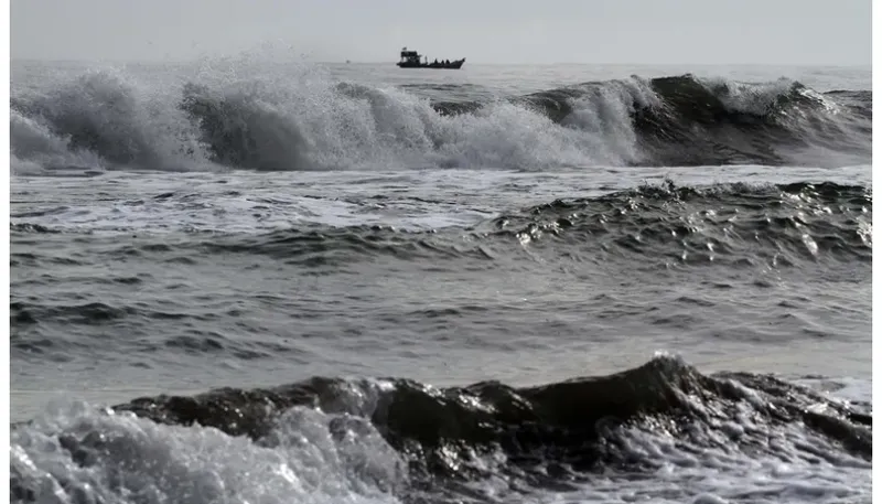 Tinggi Gelombang Capai 4 Meter, Pelayaran NTT Terhenti Total!