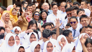 Wapres Gibran Tinjau Momen Makan Bergizi Gratis untuk Warga