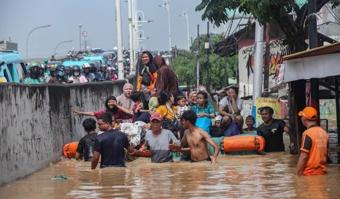 71 RT Jakarta Masih Terendam Banjir: Simak Rinciannya!