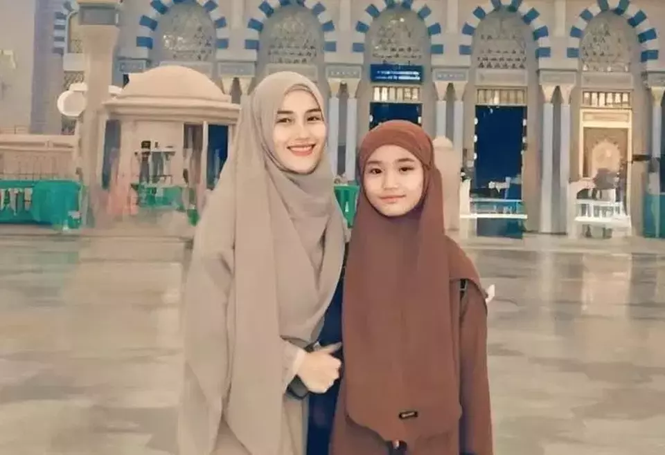 Ayu Ting Ting Ajak Anak Kenakan Hijab Sambut Ramadan, Puji Netizen!