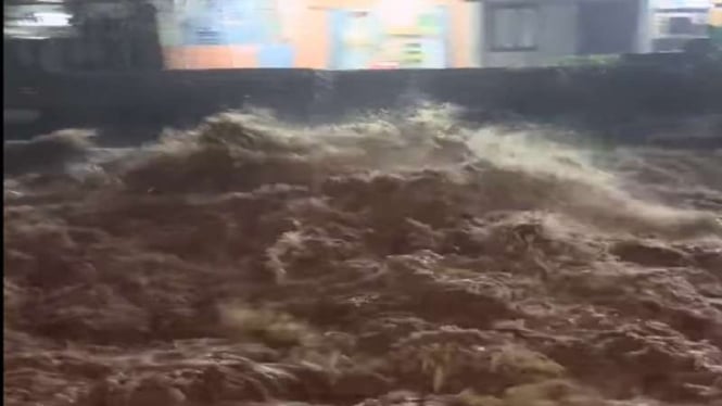 Banjir dan Longsor Puncak Bogor: 2 Jembatan Putus, 1 Warga Hilang!