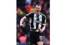 Dan Burn Tak Percaya Newcastle Sukses Raih Juara Piala Liga!