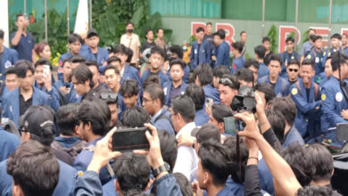 Demo RUU TNI di DPR: Mahasiswa Cegat Menteri Hukum secara Dramatis