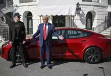 Donald Trump Beli Tesla, Tapi Dilarang Mengemudikannya!