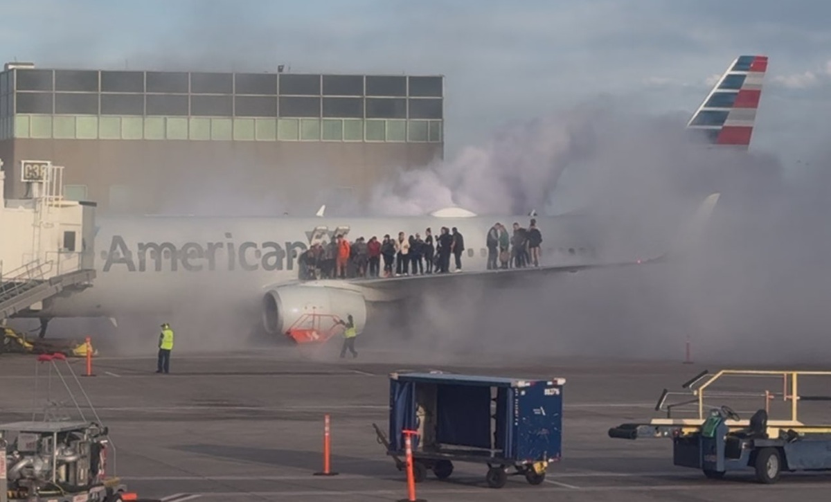 Drama di Bandara Denver: Pesawat American Airlines Terbakar, 175 Penumpang Selamat!