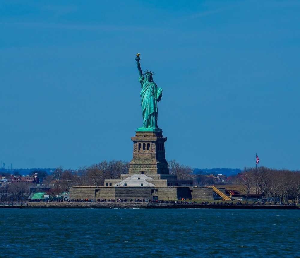 Gara-Gara Kebijakan Trump, AS Diduga Harus Kembalikan Patung Liberty