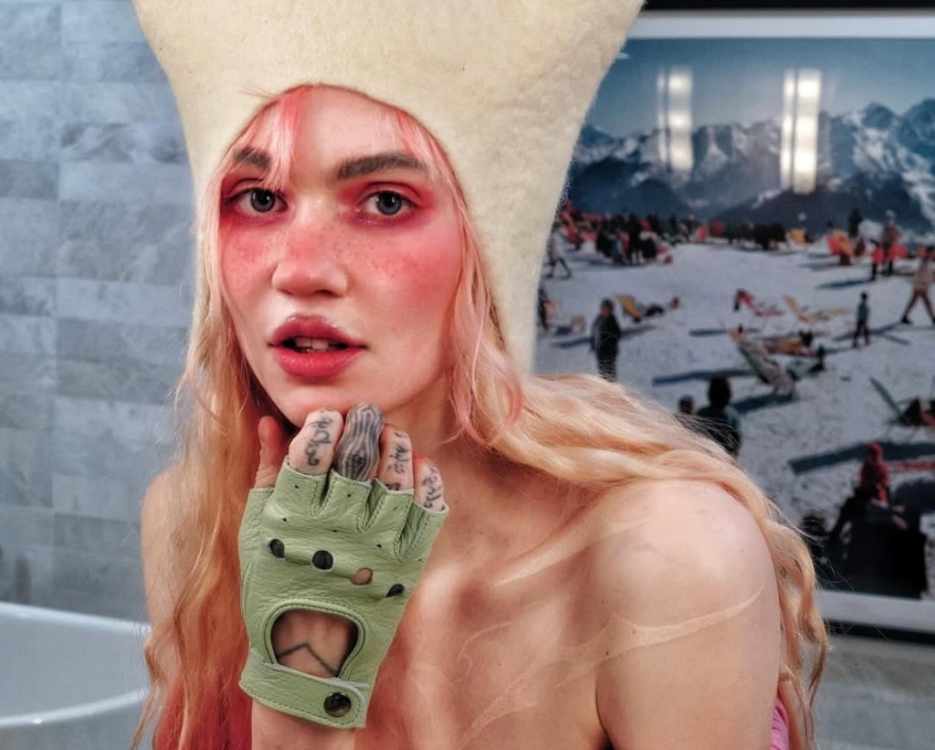 Grimes Minta Elon Musk Lindungi Anak-anak dari Media Sosial