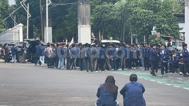 Menjelang Pengesahan, Mahasiswa Trisakti Geruduk DPR Tolak RUU TNI