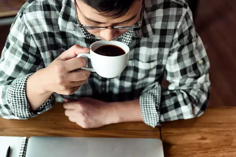 Minum Kopi Saat Sahur, Bolehkah? Simak Saran Ahli Gizi!