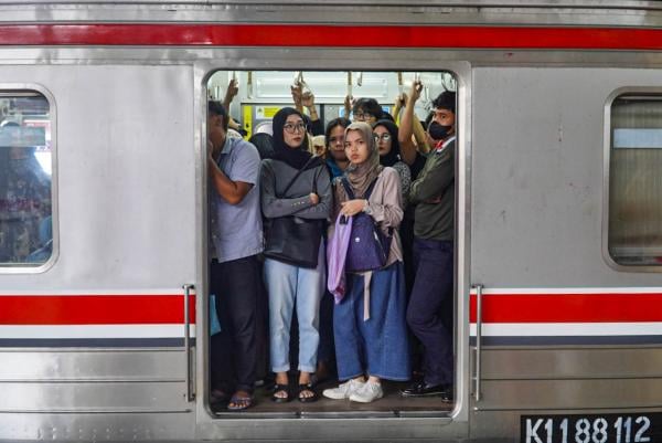 Penumpang KRL Boleh Buka Puasa di Kereta, Simak Aturannya!